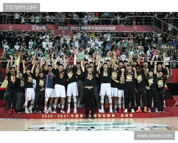 中国男篮成功晋级世界杯八强迎战强敌，年轻球员表现亮眼展现未来潜力